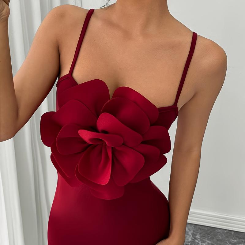 Robe moulante rouge à grand motif floral pour femmes, tendance et élégante